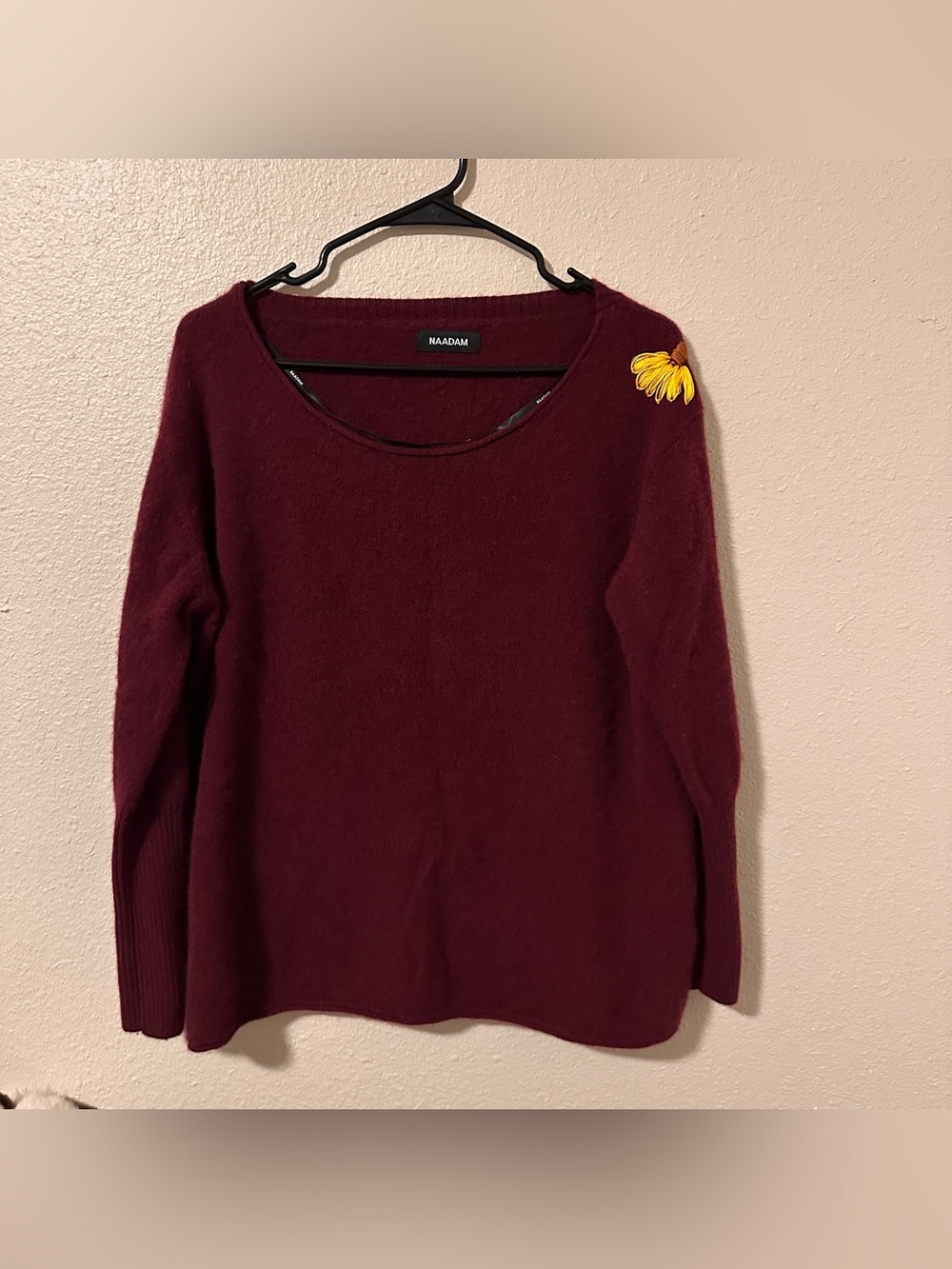 NAADAM 1x Maroon Crewneck 100% cashmere Sweater with Yellow Embroidered Flower